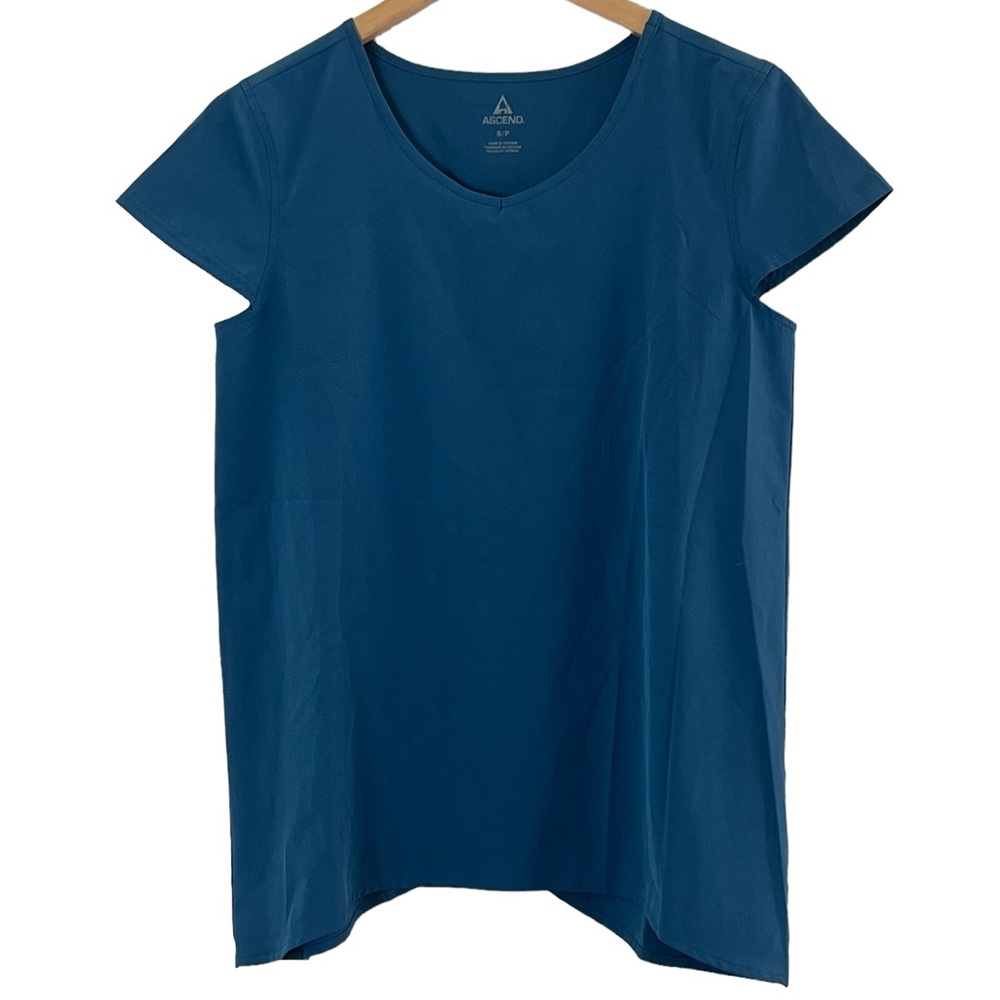 Ascend | Blue short sleeve v-neck scrub shirt women’s size small